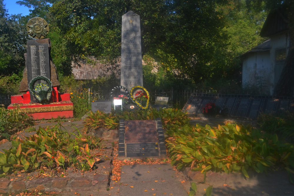 Mass Grave Russian Soldiers & War Memorial