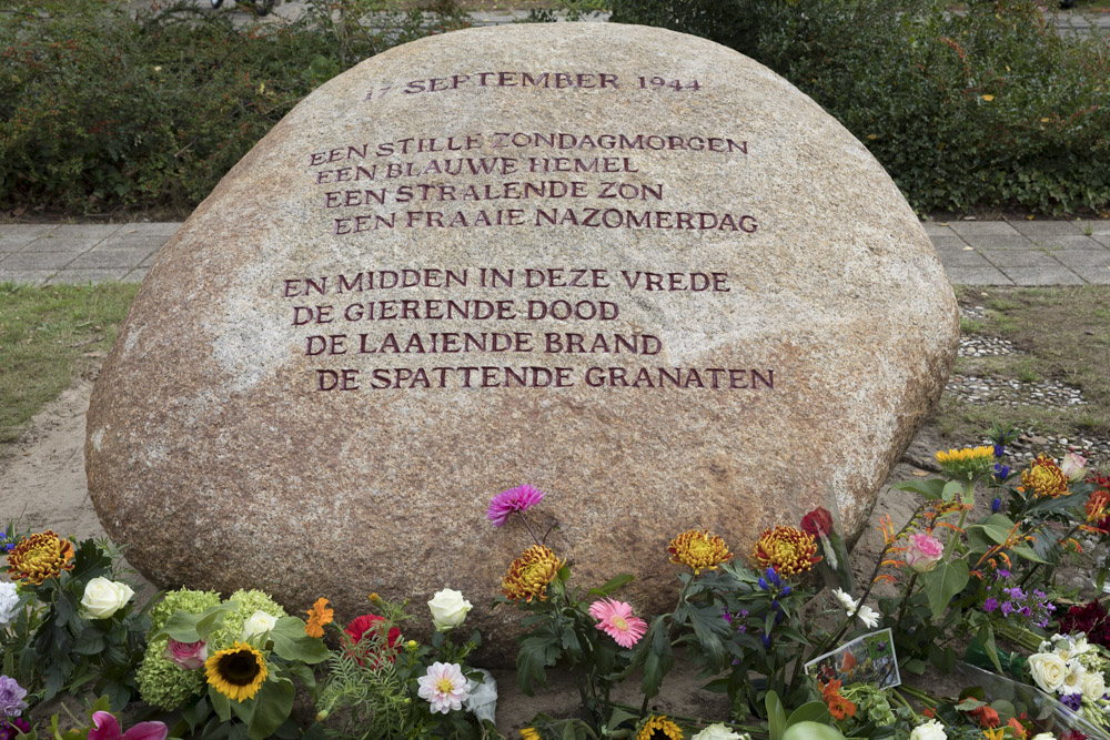 Monument Slachtoffers Vergissingsbombardement Wageningen #1