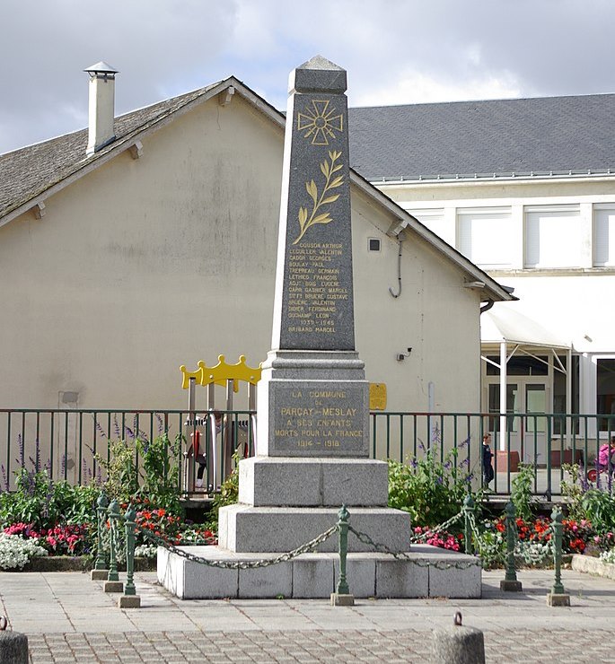 War Memorial Parçay-Meslay #1