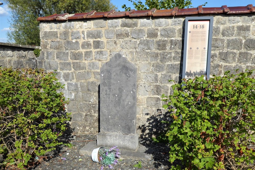 Memorial French Refugees Hotton #1