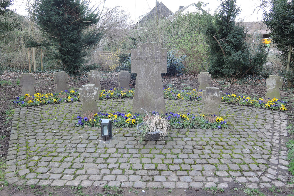 Oorlogsgraven En Monument Lindern #2