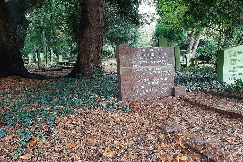 Dutch War Graves Municipal Cemetery Hilversum #2