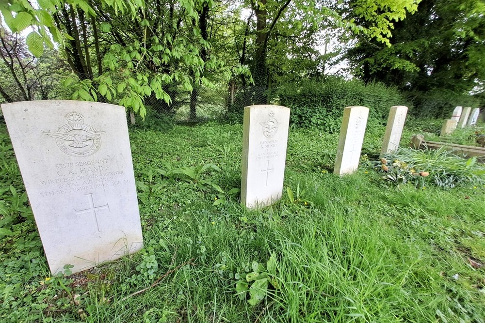 Commonwealth War Graves Amesbury Cemetery