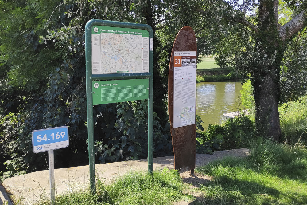 Cycle Route Wings of Freedom: Crash Site Halifax Mk II, L-9521, Code TL-Z #1