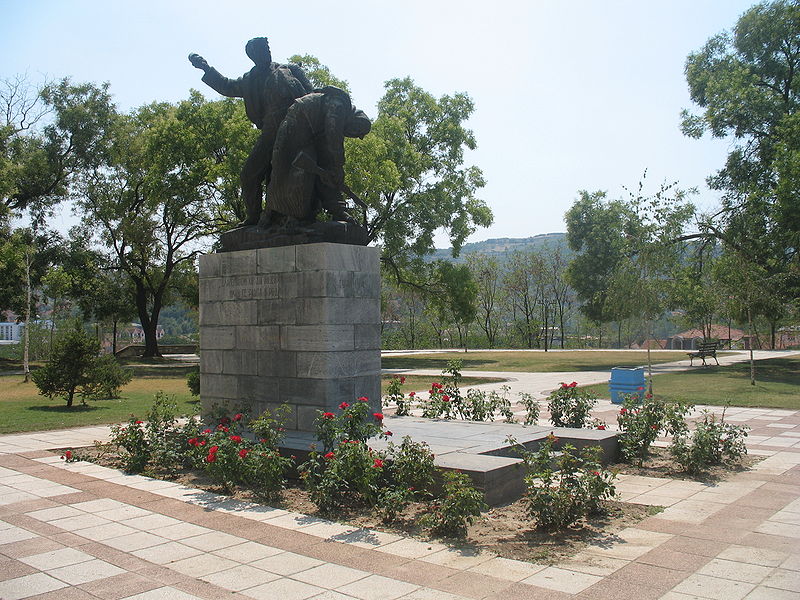 Monument Omgekomen Partizanen Prokuplje #1