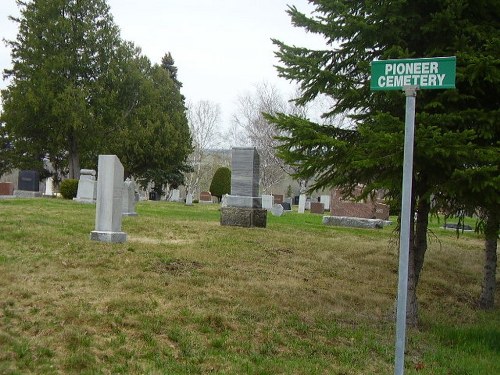 Commonwealth War Graves New Liskeard Pioneer Public Cemetery #1