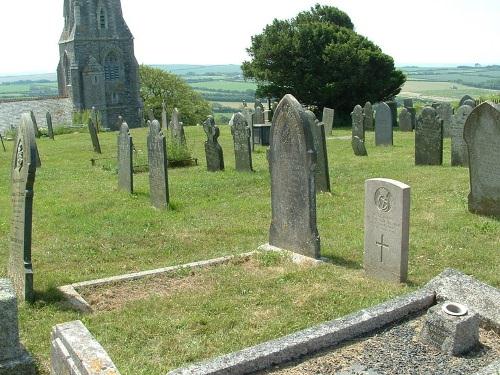 Oorlogsgraven van het Gemenebest St Enodoc Churchyard #1