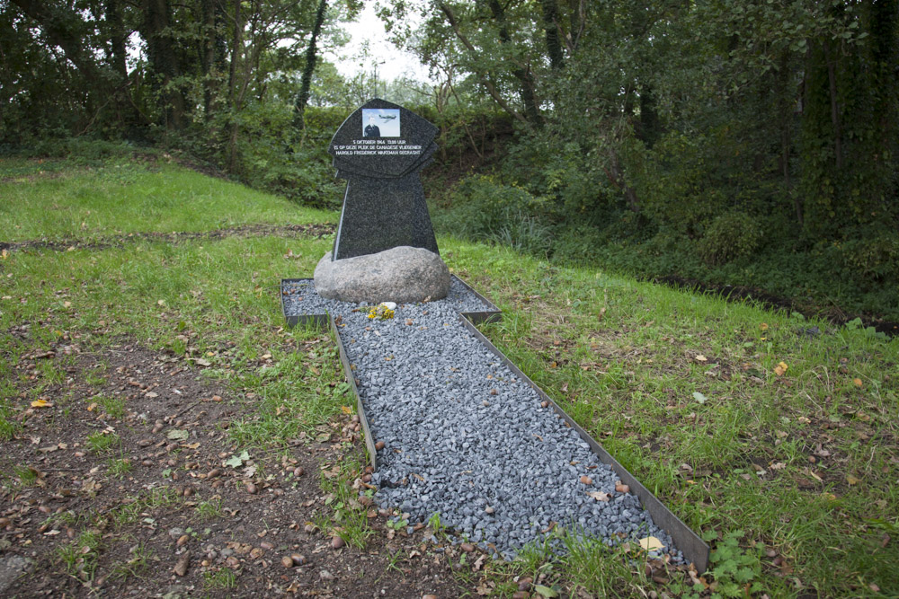 Monument Harold Frederick Wakeman #3