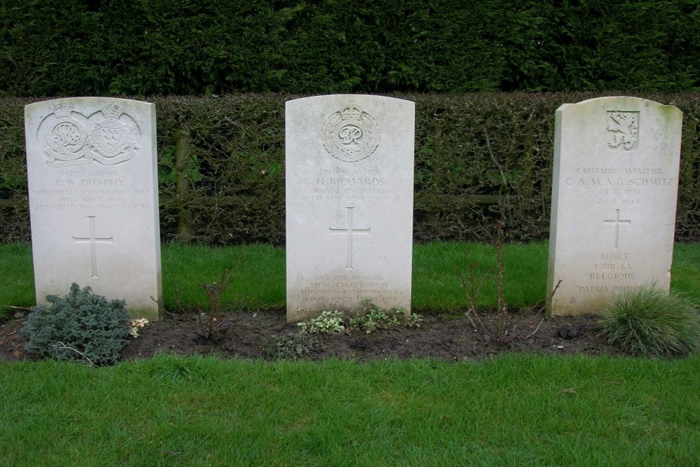 Commonwealth War Cemetery Borre #5