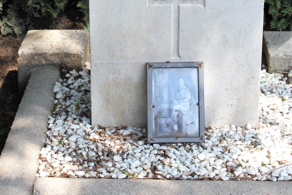 Commonwealth War Grave Arendonk #3