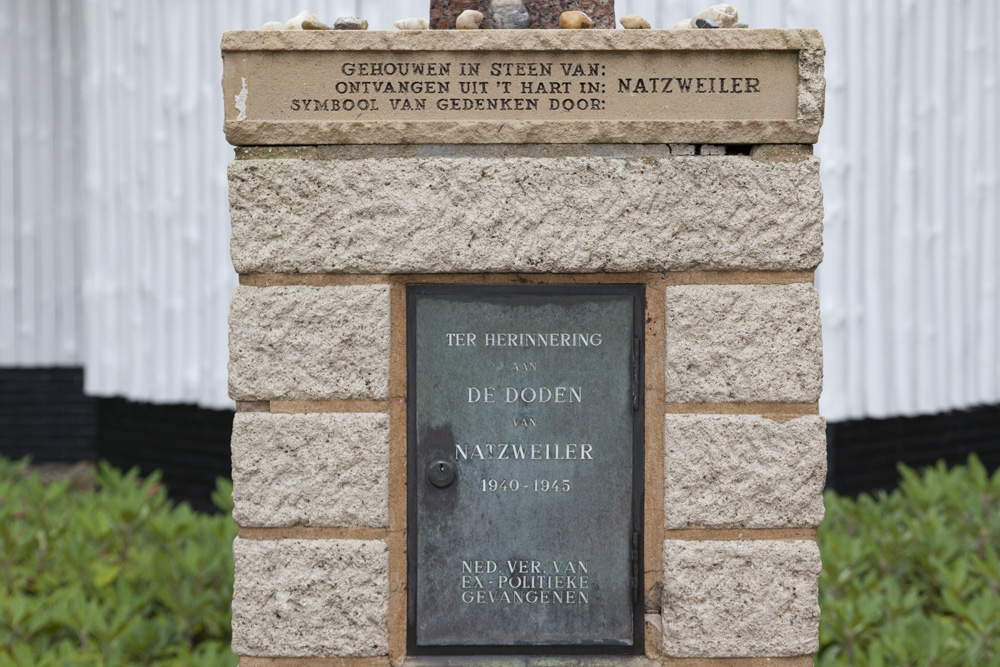 Monument Slachtoffers Concentratiekamp Natzweiler Nederlands Ereveld Loenen #2