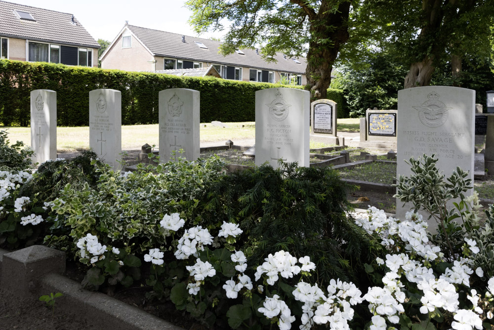 Commonwealth War Graves General Cemetery Bathmen #2