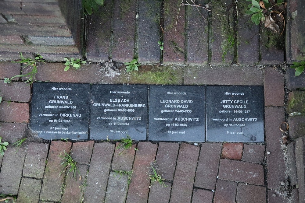 Memorial Stones Molengracht 7 #1