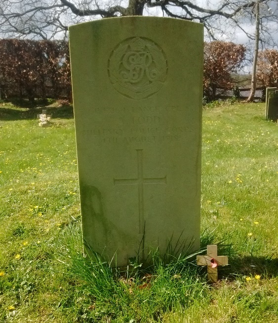 Commonwealth War Grave St. Barnabas Churchyard #1