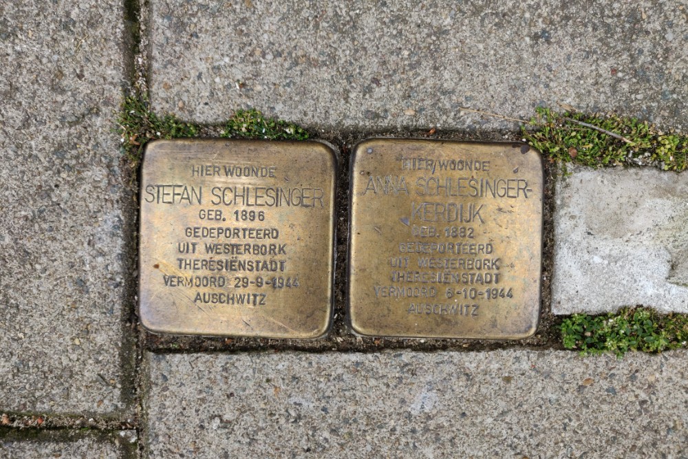 Stolpersteine Victorieplein 45 III