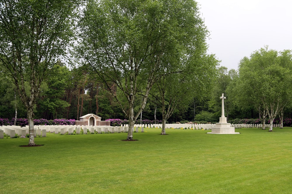 Commonwealth War Cemetery Mierlo #2