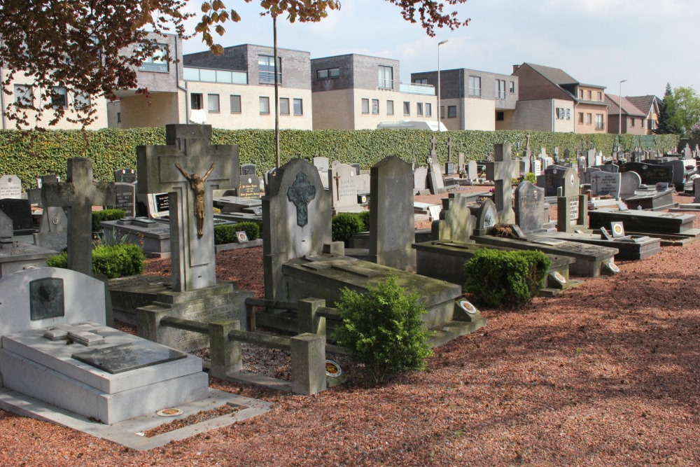 Belgian Graves Veterans Lanklaar Old Cemetery #2