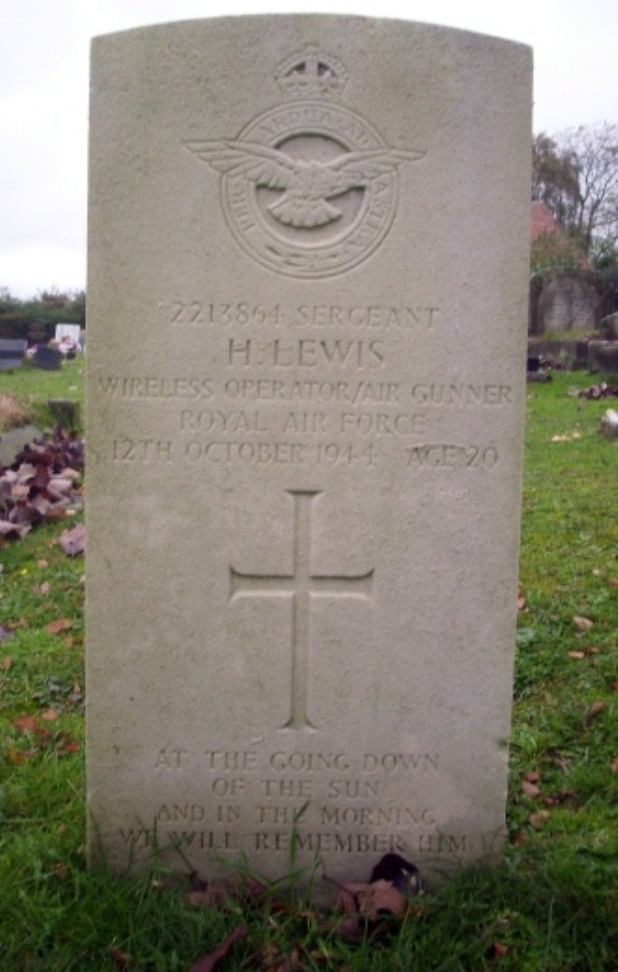 Commonwealth War Grave Harworth Cemetery #1