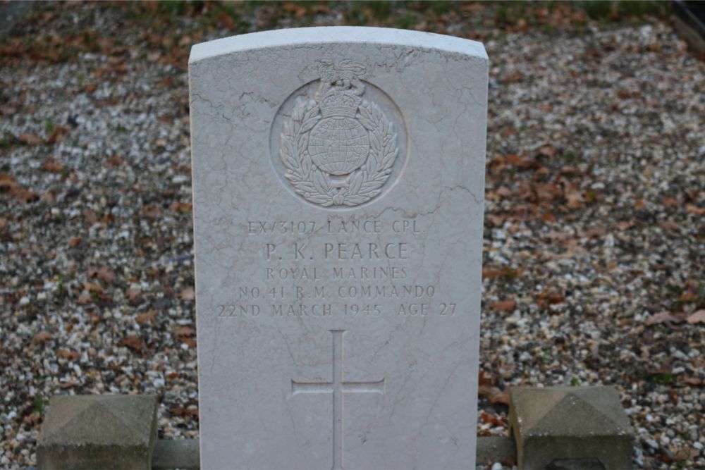 Commonwealth War Grave Roman Catholic Cemetery Velddriel #2