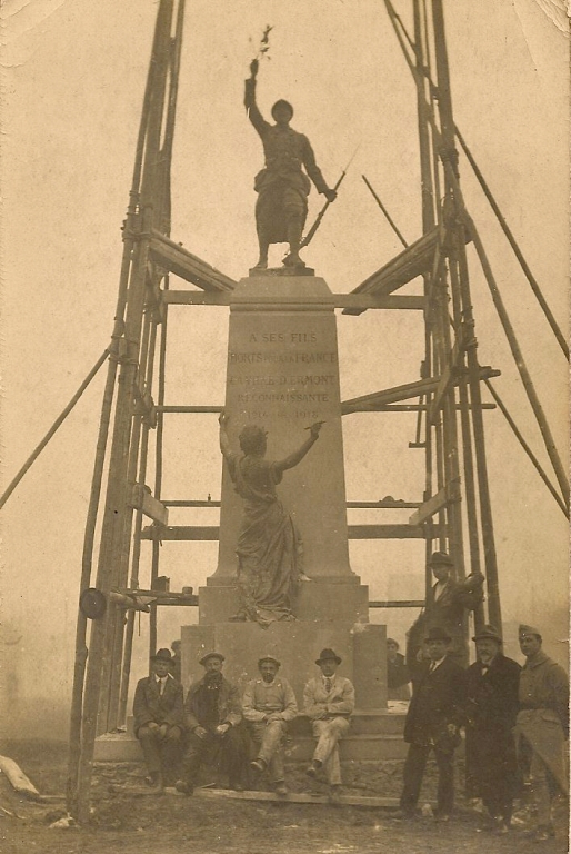 Oorlogsmonument Ermont #1