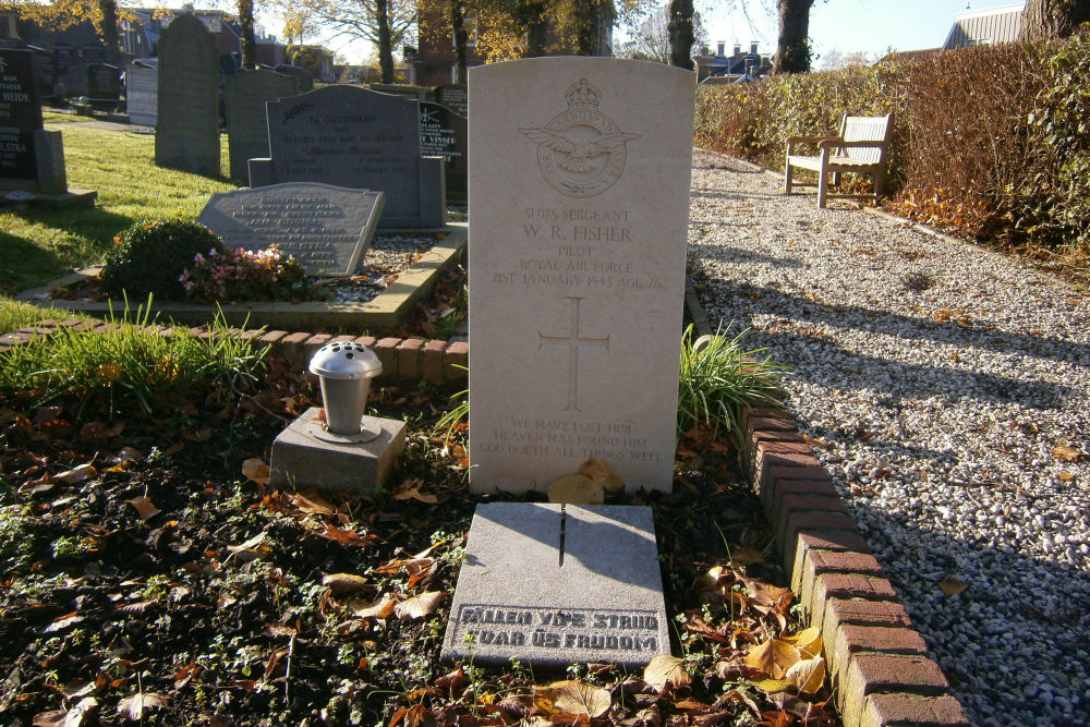 Commonwealth War Grave Dutch Reformed Cemetery Wirdum #1