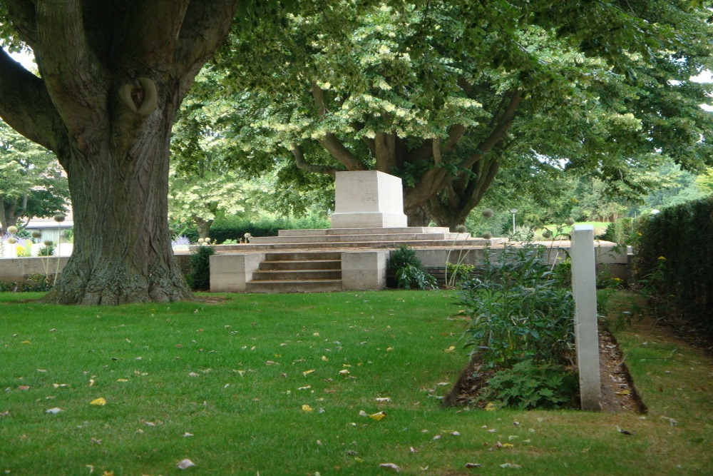 Commonwealth War Cemetery Essex Farm #3