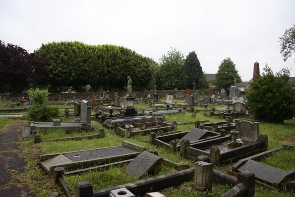 Commonwealth War Graves Christ Church Churchyard