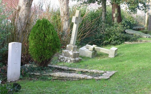 Commonwealth War Grave Christ Church Churchyard #1