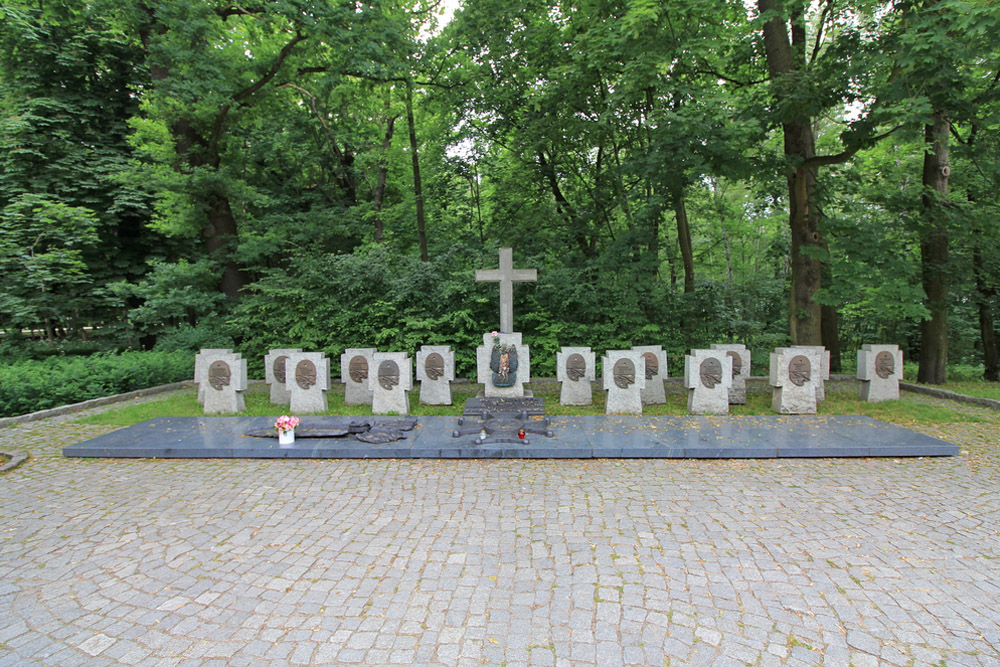 Symbolische Poolse Oorlogsbegraafplaats Westerplatte & Graf Sucharski #1