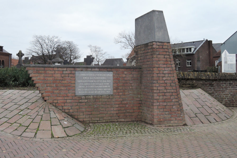 Monument Kapelaan Goossens Echt #2