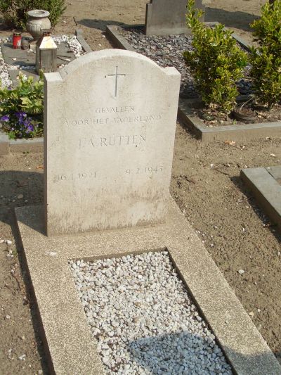 Nederlandse Oorlogsgraven Rooms-Katholieke Begraafplaats Velp