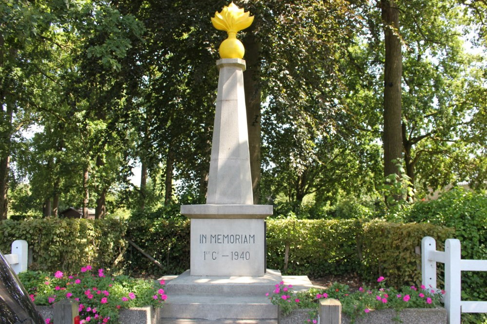 Monument 1ste Regiment Grenadiers Rumbeke