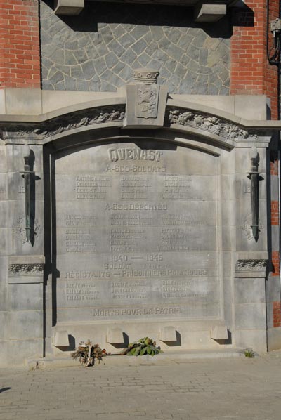 Oorlogsmonument Quenast Quenast (Rebeque) TracesOfWar.nl
