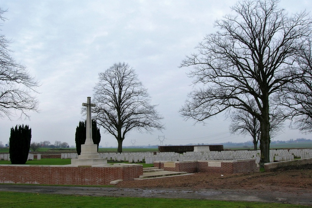 Commonwealth War Cemetery La Kreule