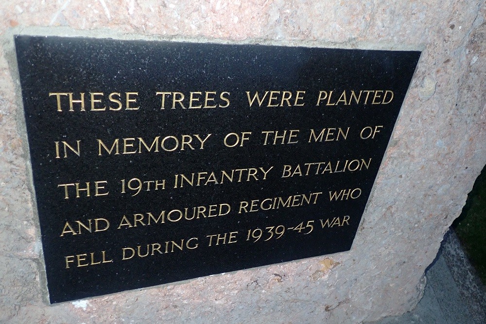 Gedenkteken Voor Het 19e Infanteriebataljon En Gepantserde Regiment #2