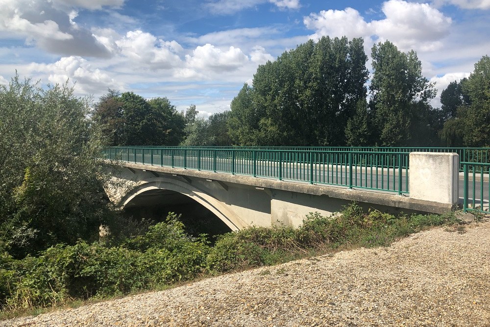 Monument Franse Verdedigers Brug Pogny #2