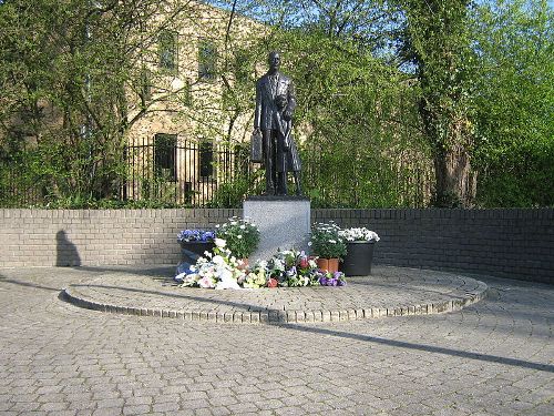 Monument voor het Ondergedoken Kind en Beschermer #1