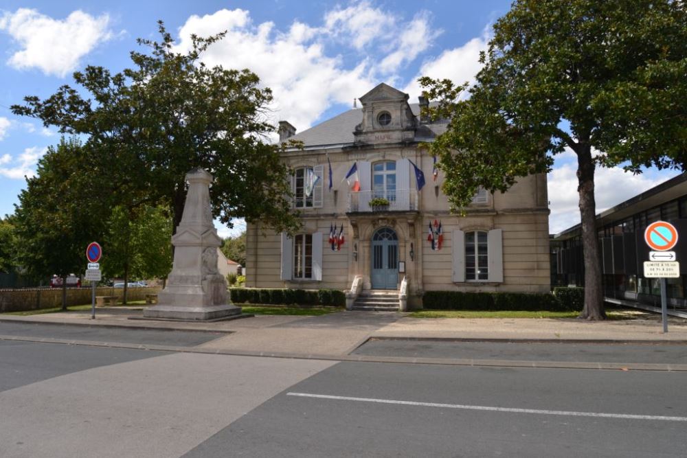 Oorlogsmonument Chaniers #1