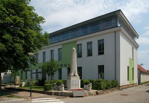 Oorlogsmonument Pfaffstätten #1