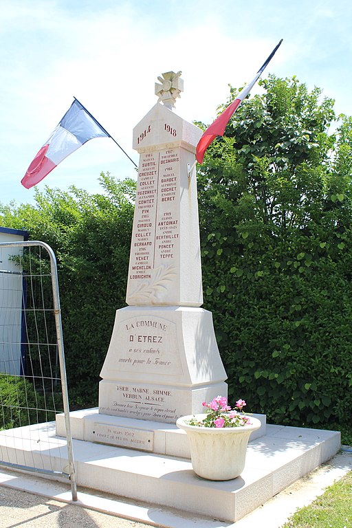 War Memorial Étrez #1
