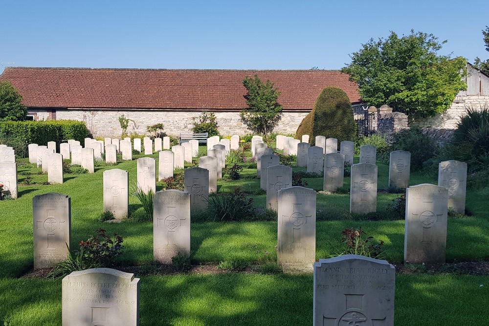 Oorlogsgraven van het Gemenebest Yeovilton Churchyard R.N.A.S. Extension #1