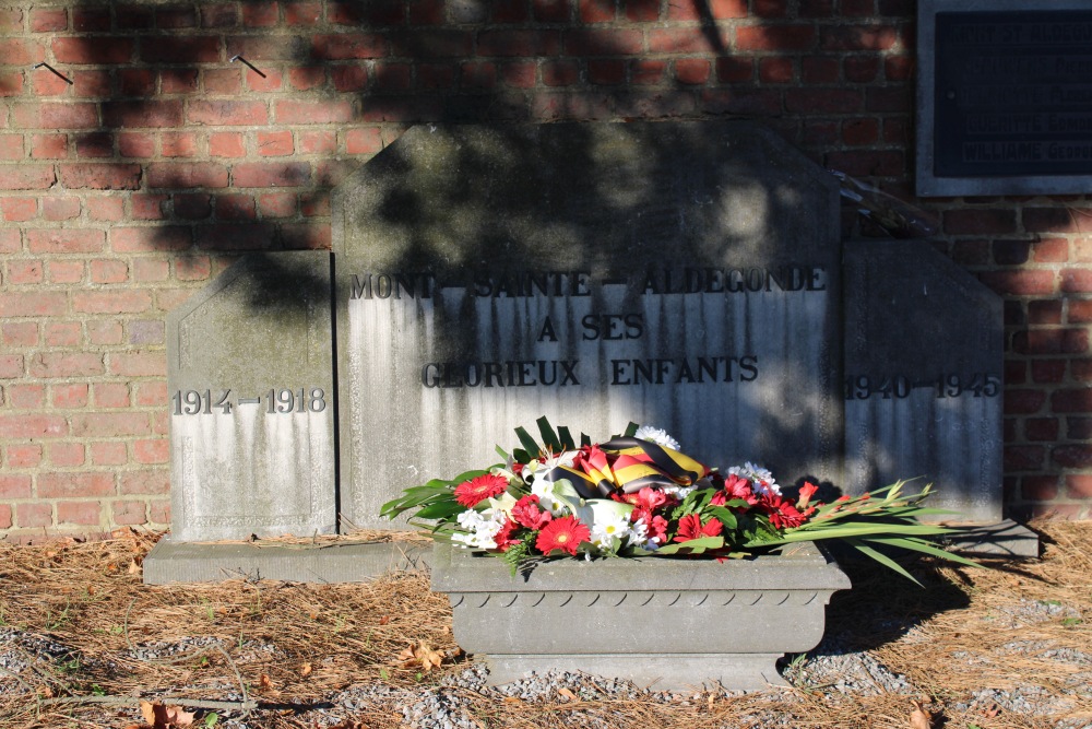 War Memorial Cemetery Mont-Sainte-Aldegonde #2