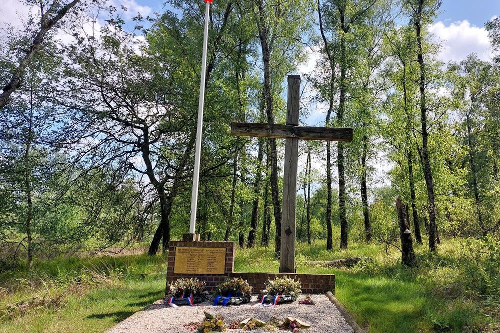 Monument Massagraf De Hamert #2