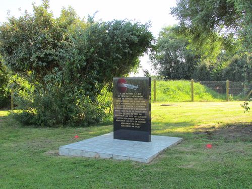 Monument Vliegveld B11 Longues-sur-Mer #2