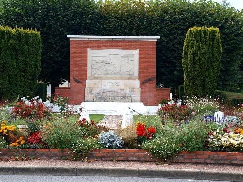 War Memorial Fontenay-sur-Loing #1