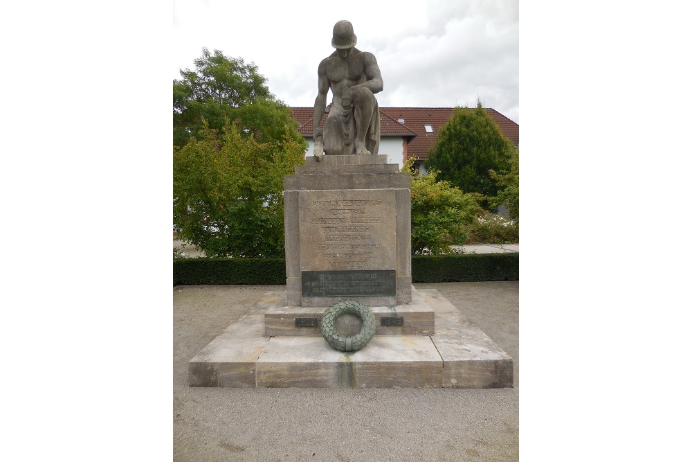 Memorial Victims World War One and Two