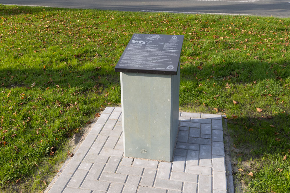 Monument Lancaster ED470 #3