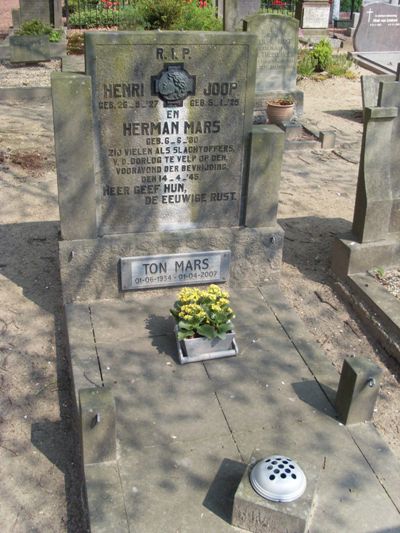 Nederlandse Oorlogsgraven Rooms-Katholieke Begraafplaats Velp #2