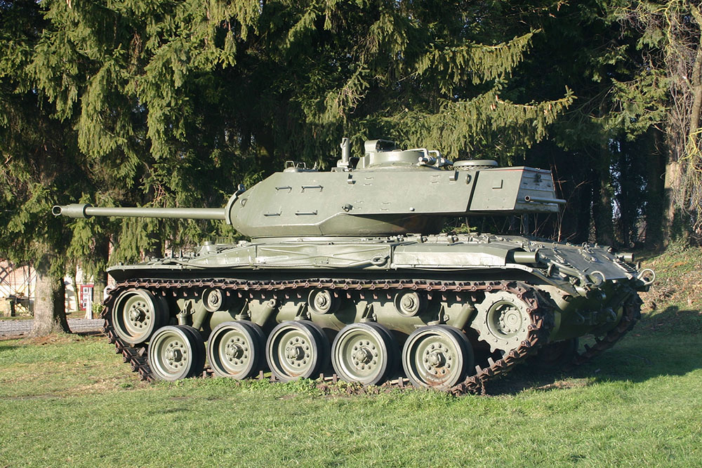 M41 Walker Buldogg / M4 Sherman