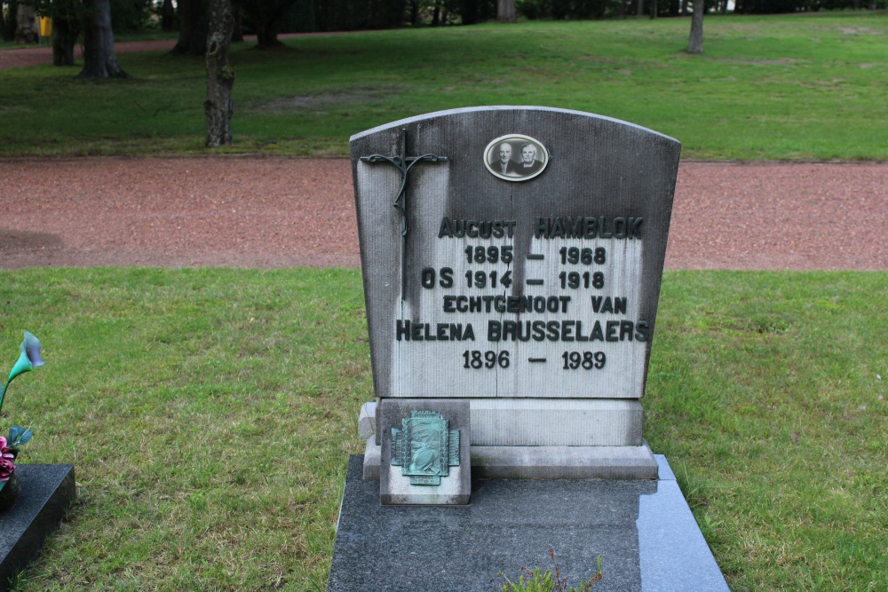 Belgian Graves Veterans Lommel Center Cmetery #5